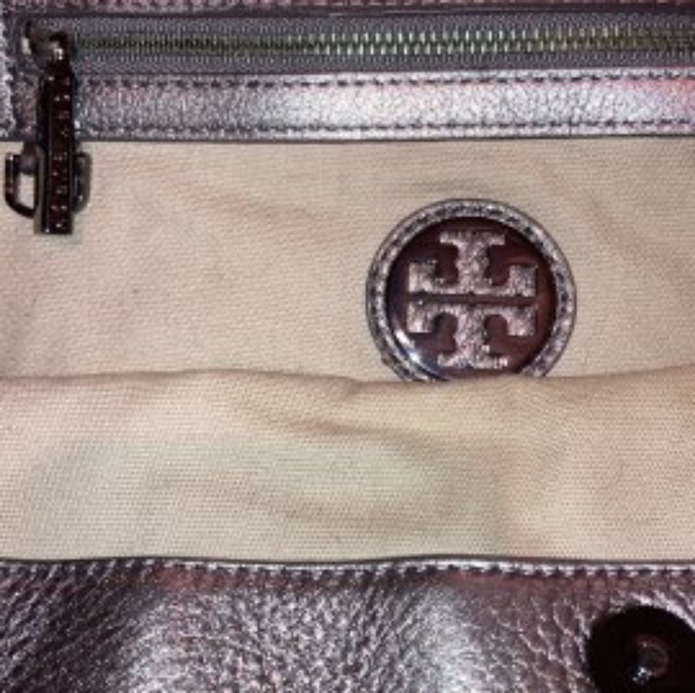 Tory Burch silver purse - Picture 3 of 8